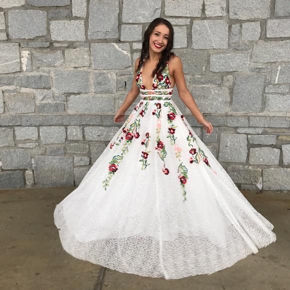 Elegant V-Neck Floral Embroidery Open Back Flower Prom Dresses